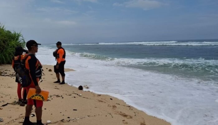 WNA China Hilang Terseret Arus di Pantai Nyang-Nyang, Tim SAR Lakukan Pencarian