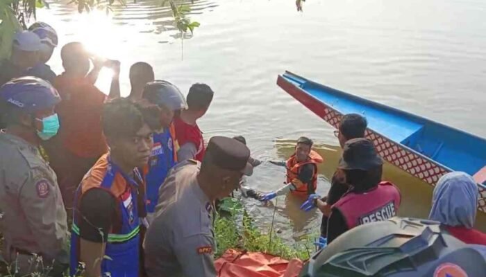 Mayat Pria Ditemukan Mengambang di Sungai Ngotok Mojokerto