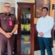 Kajari Kota Mojokerto Bobby Ruswin menampilkan produk UMKM lokal di kantor Kejaksaan