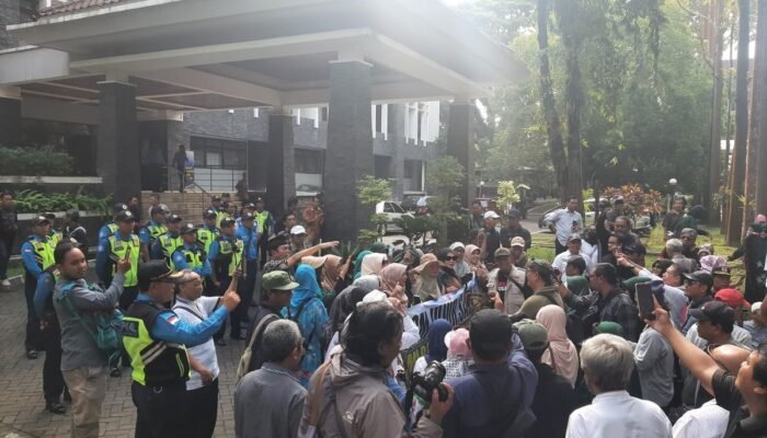 TPUA Geruduk Fakultas Kehutanan UGM, Desak Kejelasan Ijazah Jokowi