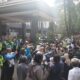Massa TPUA membawa spanduk tuntutan saat aksi di depan Fakultas Kehutanan UGM, Yogyakarta.