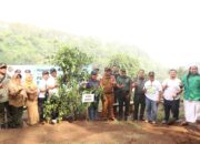 HIPMI Mojokerto Tanam Pohon di Alas Veenuz, Dukung Pelestarian Alam di Hari Bumi 2025