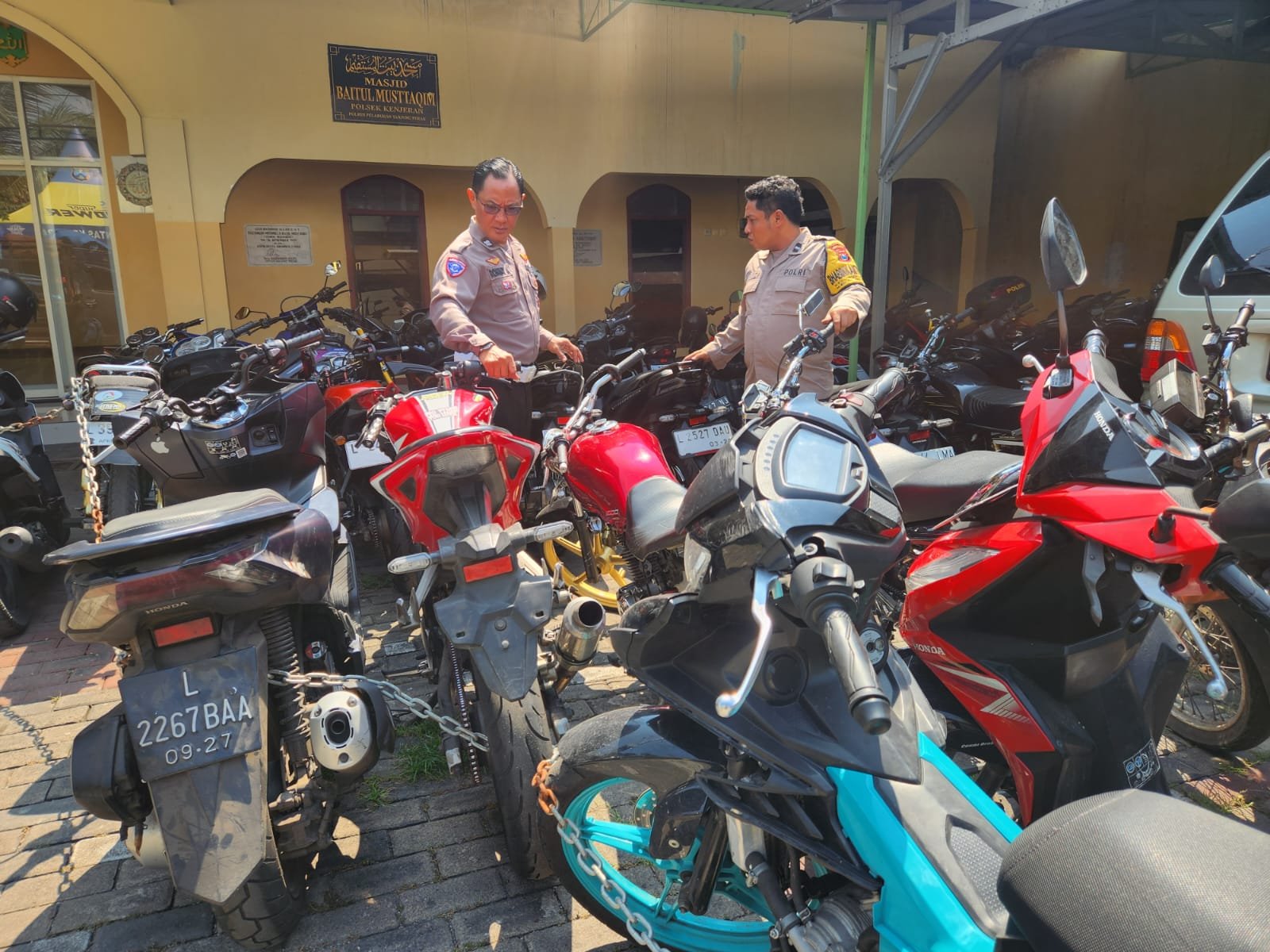 balap liar Surabaya, polisi bubarkan balap liar, motor disita Surabaya