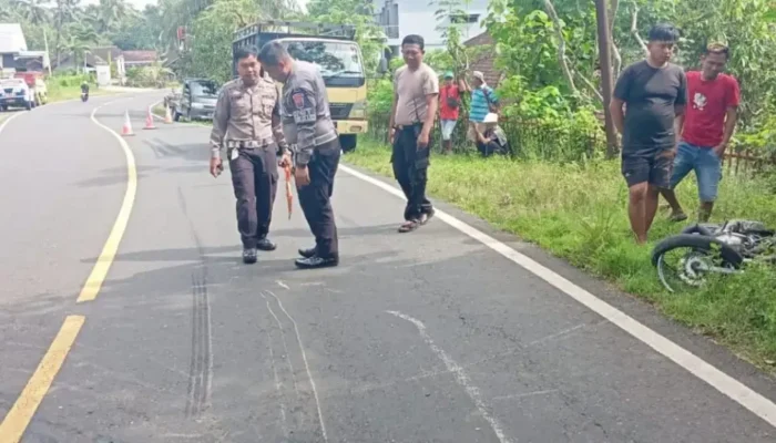 Rem Blong di Tikungan, Pelajar Pacitan Tabrak Truk Engkel