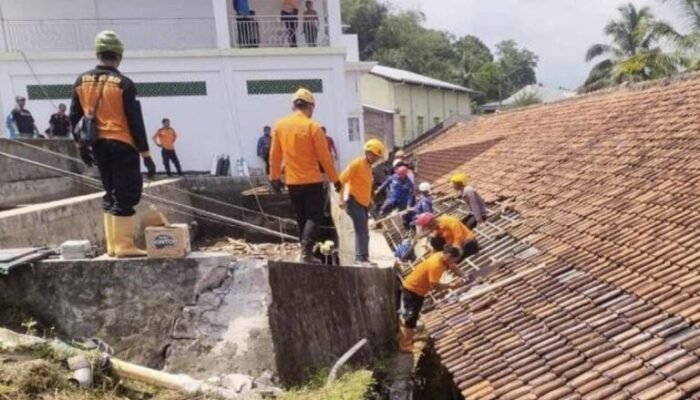 Tandon Air Gontor 5 Roboh, Empat Santri Tewas, Puluhan Luka