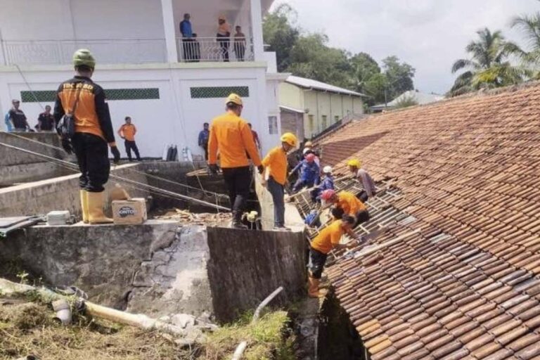 Tandon Air Gontor 5 Roboh, Empat Santri Tewas, Puluhan Luka