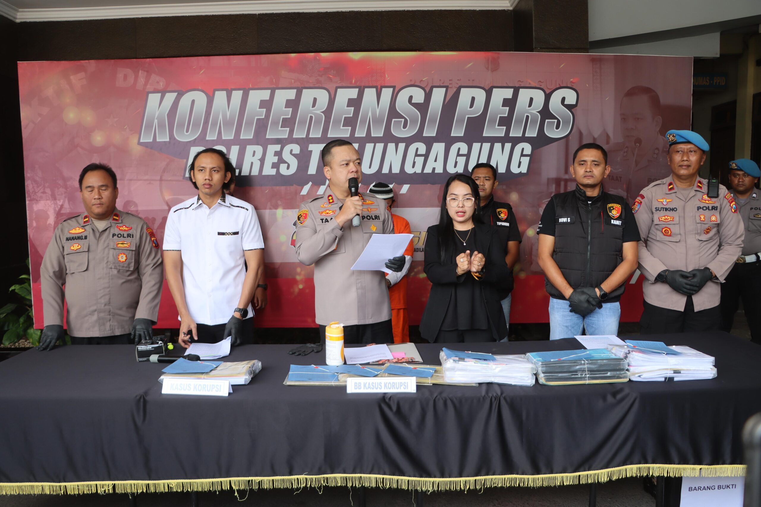 Konferensi pers pengungkapan kasus korupsi desa Kradinan