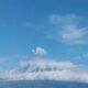 Gunung Semeru erupsi, kolom abu terlihat dari kejauhan pada 15 April 2025