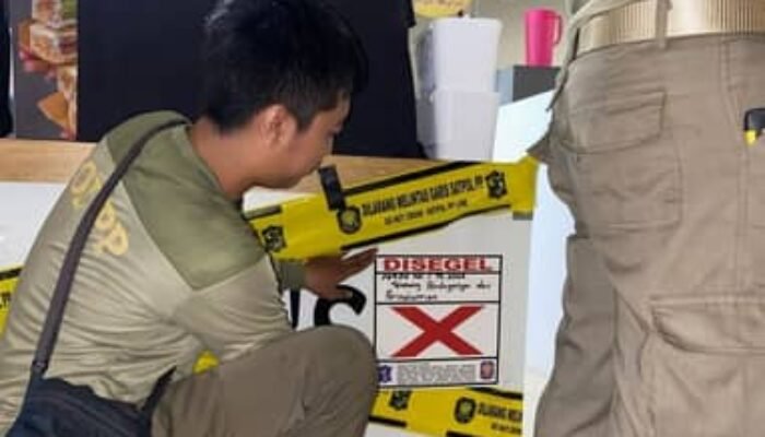 Stan Es Krim Beralkohol di Surabaya Disegel Satpol PP