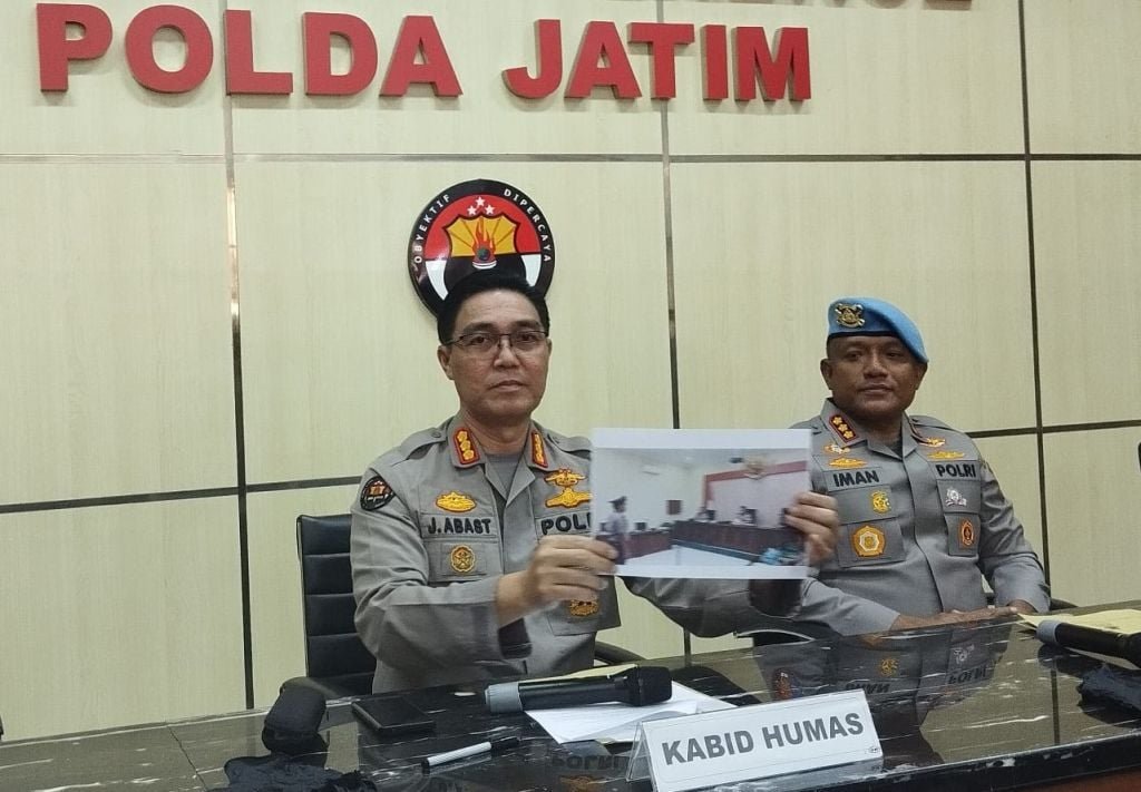 Aiptu LC, anggota Polres Pacitan, dipecat karena memperkosa tahanan wanita