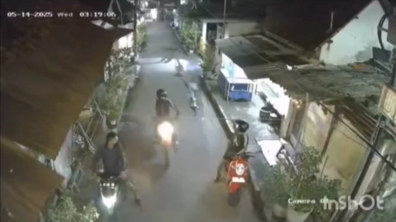 Rekaman CCTV aksi pencurian motor di Mojokerto oleh komplotan empat orang pelaku