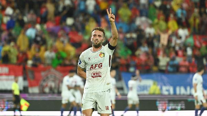 Pemain Persik Kediri rayakan gol ke gawang Arema FC di Stadion Kanjuruhan