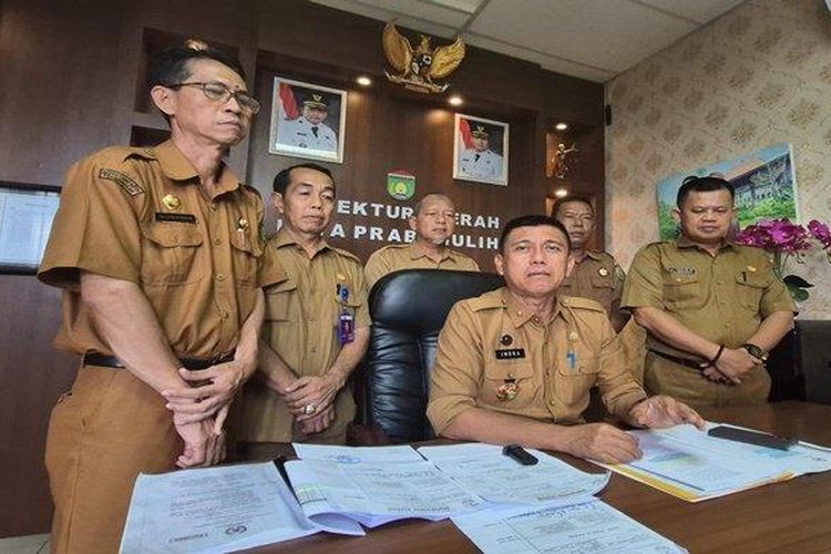 ASN tak masuk kerja tapi tetap menerima gaji bulanan