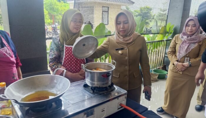 Ning Ita Dorong UKM Mamin Mojokerto Naik Kelas Lewat Pelatihan Olahan Seafood