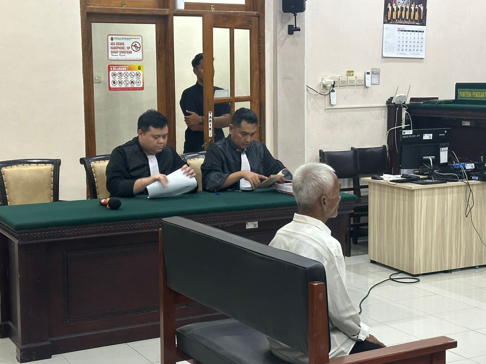 Terdakwa Didik Urip Supriyanto memberi kesaksian di Pengadilan Negeri Mojokerto