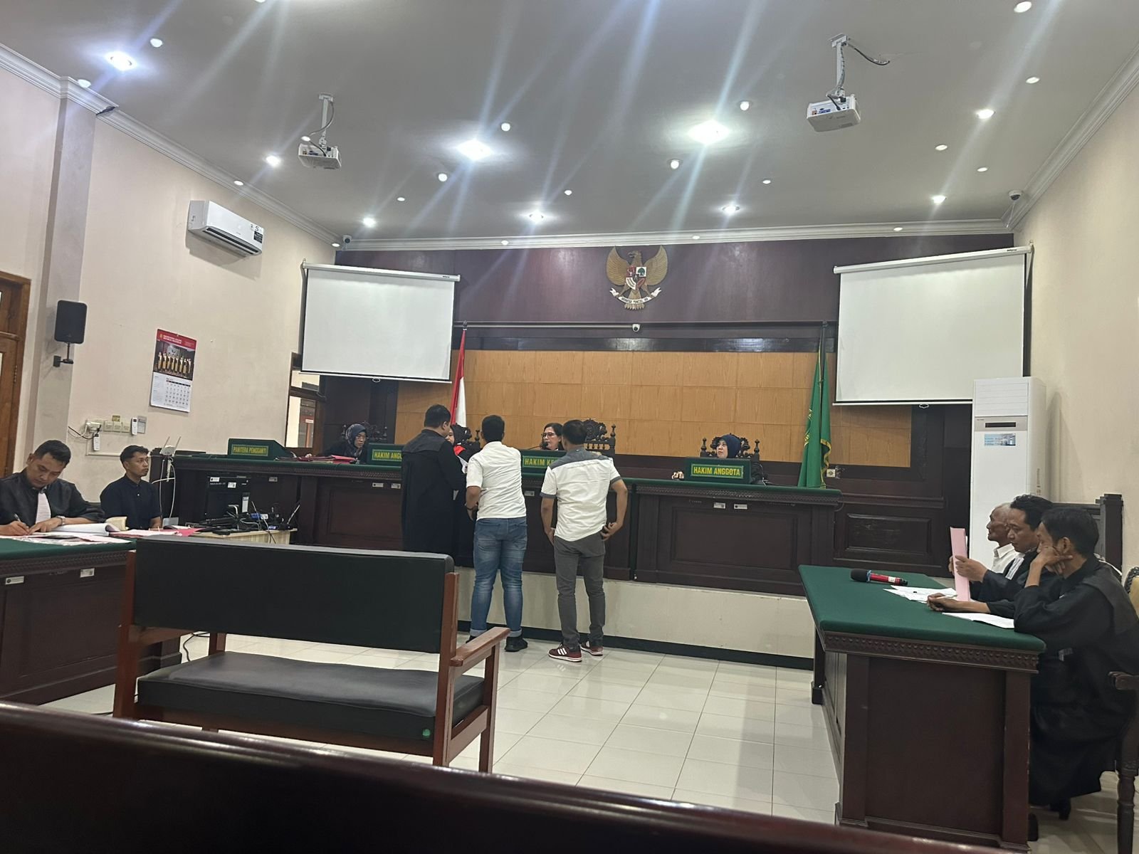 sidang didik urip, saksi mahkota, saling tuding, pn mojokerto, anies khoiru diniyati, efri alza, perkara keterangan palsu, surat kuasa palsu