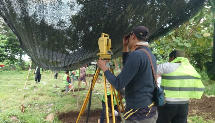 Ekskavasi Candi Brahu Difokuskan pada Temuan Struktur Pagar Kuno Sisi Selatan