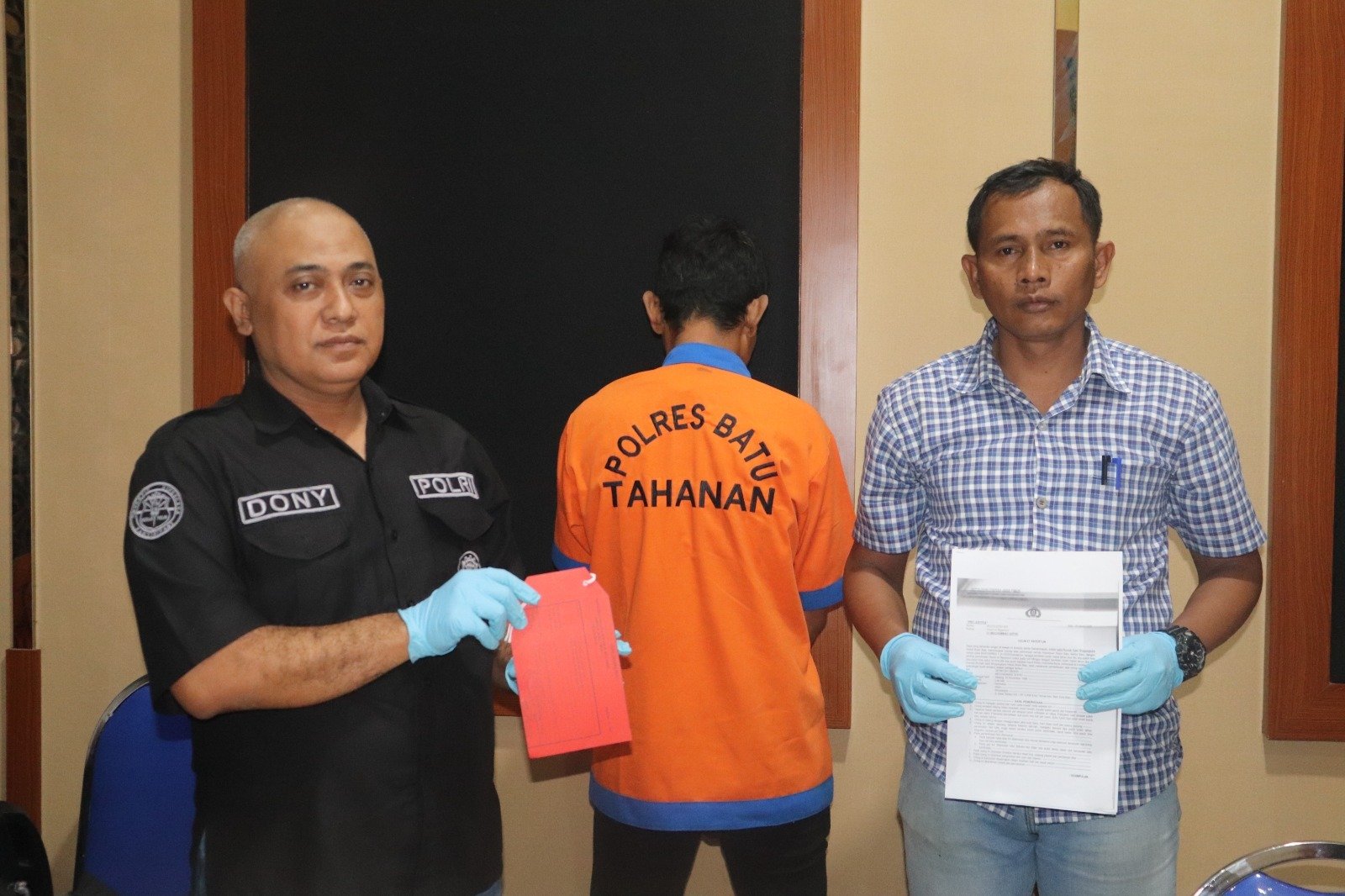 perampasan hp, kecelakaan pujon, kriminal malang, polres batu, pelaku diringkus