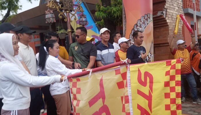 May Day di Mojokerto Meriah, Ribuan Pekerja dan Pengusaha Jalan Sehat Bareng