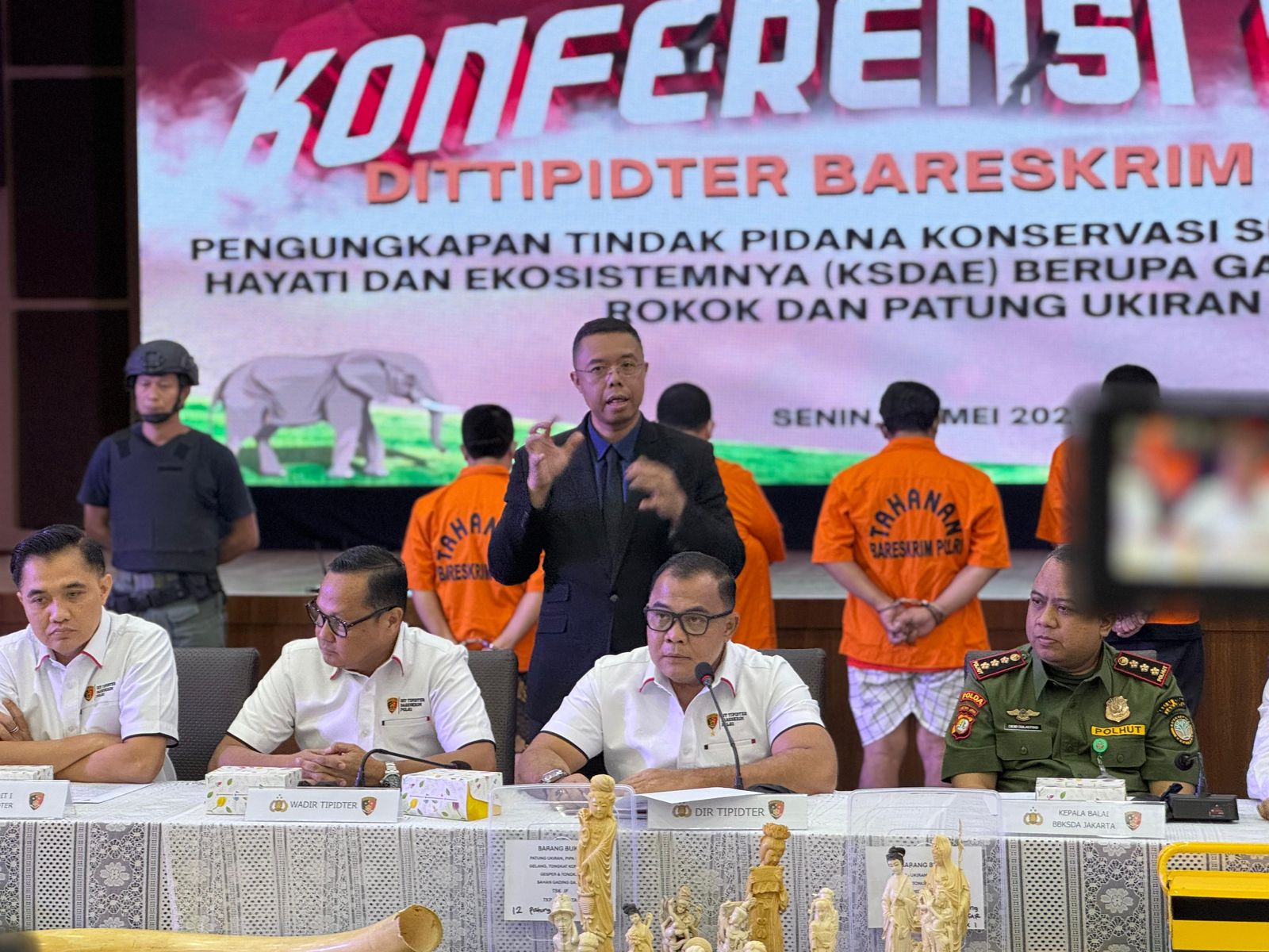 perdagangan ilegal gading, gading gajah dijual online, penangkapan gading Jakarta Sukabumi, satwa dilindungi, Bareskrim Polri