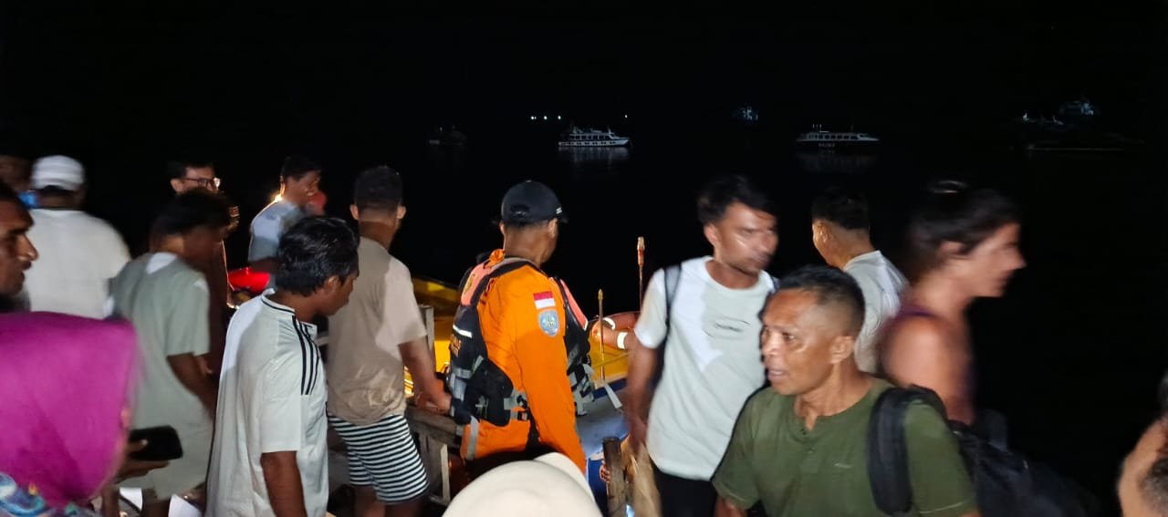 KM Holy Marry kandas, evakuasi kapal di Morotai, kecelakaan laut Morotai, kapal tabrak karang, SAR Morotai