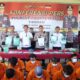 Polisi memperlihatkan sabu seberat lebih dari 2 kilogram dan sejumlah tersangka dalam rilis kasus narkoba di Polresta Banyuwangi