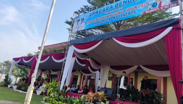 Peringati Hardiknas 2025, Bupati Mojokerto Gus barra Tegaskan Pendidikan Harus Sesuai Dengan Amanat UUD 1945