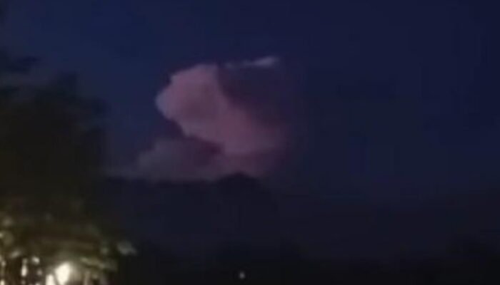 Heboh Kilatan Cahaya di Langit Gunung Kelud, PVMBG Pastikan Bukan Tanda Erupsi