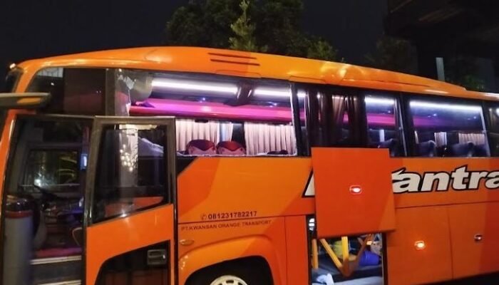Bus Persik Kediri Dilempari Batu Usai Kalahkan Arema, Kaca Pecah dan Pelatih Terluka