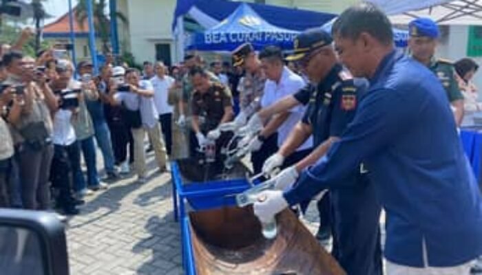 Bea Cukai Pasuruan Musnahkan 8 Juta Batang Rokok Ilegal dan Ribuan Miras