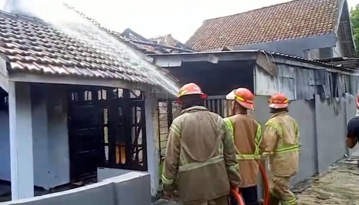 Rumah Warga di Jombang Ludes Terbakar, Diduga Akibat Korsleting Listrik
