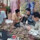 Suasana aktivitas digital di Camp Kampung Crypto, tempat pemuda Situbondo mengerjakan proyek dari luar negeri.