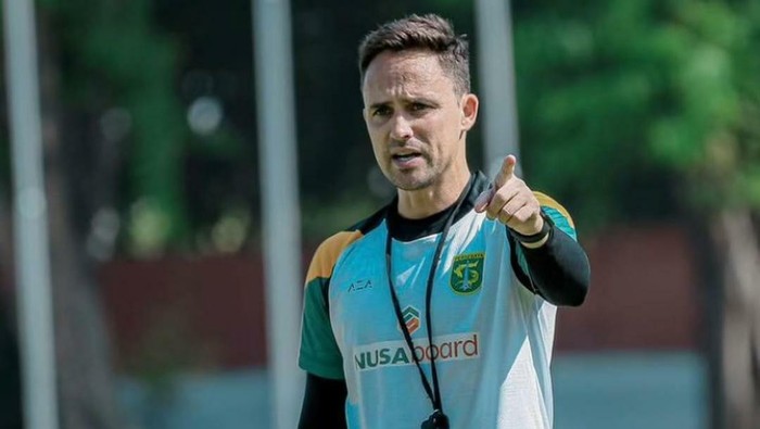 Persebaya, Liga 1, Paul Munster, pelatih sepak bola, Green Force, berita bola, sepak bola Indonesia