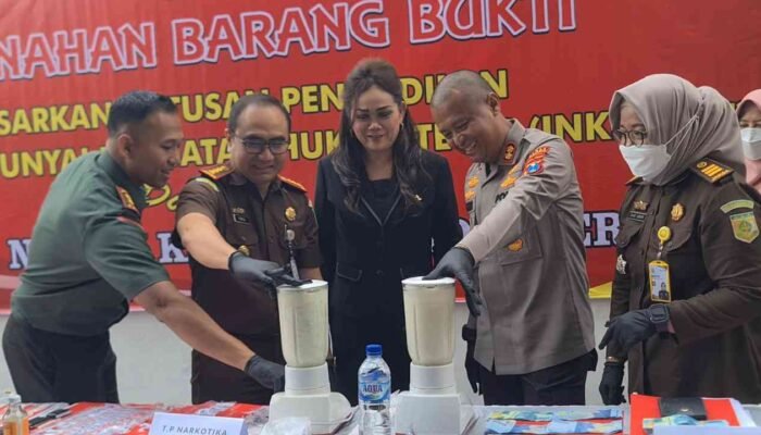 Kejari Mojokerto Musnahkan Barang Bukti Sabu, Uang Palsu hingga Jamu Ilegal