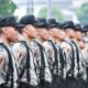 Peserta seleksi Bintara Polri menjalani ujian akademik di bawah pengawasan petugas kepolisian