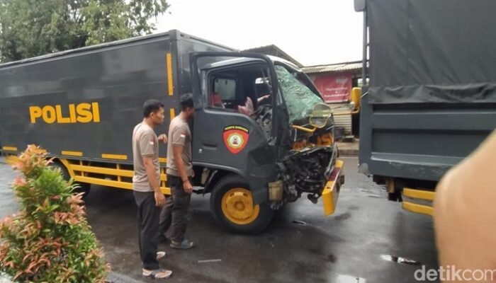 Truk Polisi Tabrakan Beruntun di Gunungsari Surabaya, Diduga Akibat Gangguan Mesin