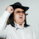 Gustiwiw, musisi muda dan penyiar radio, meninggal dunia di usia 26 tahun. Dunia hiburan Indonesia berduka.