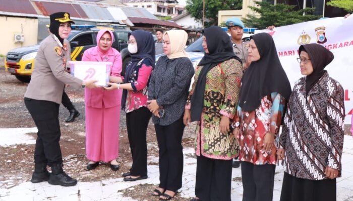 Polres Ternate Gelar Baksos Jelang Hari Bhayangkara ke-79, 600 Paket Sembako Disalurkan Untuk Warga di Lima Kecamatan