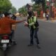 PWI Mojokerto Raya Gelar Jumat Berkah, Bagikan 100 Nasi Bungkus untuk Warga