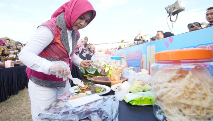 Lomba Rujak Uleg Massal Warnai Puncak HUT ke-107 Kota Mojokerto
