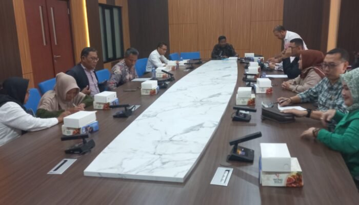 Buruh Pabrik Tepung di Mojokerto Wadul Dewan, Ngaku Di-PHK Tanpa Pesangon