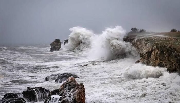 BMKG Peringatkan Gelombang Tinggi hingga 4 Meter di Perairan Jawa Timur, Berlaku 29 Juni–2 Juli
