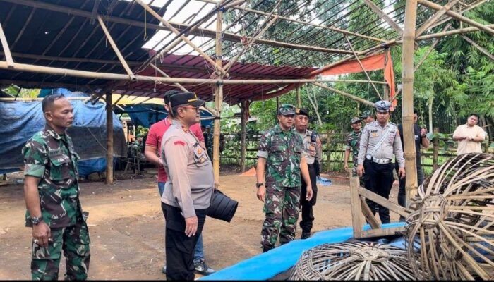 Pelaku Kabur, Polisi Gerebek Arena Sabung Ayam di Pasuruan