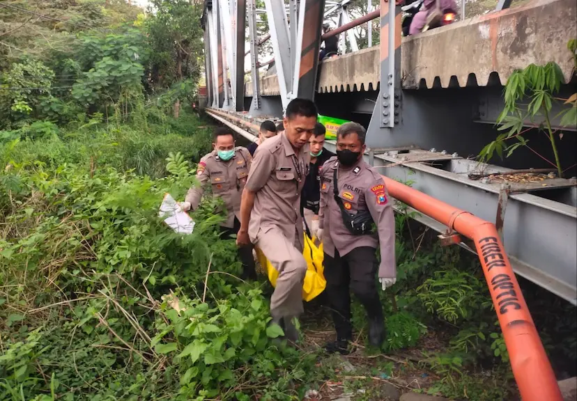 mayat ditemukan, pembunuhan sadis, Polres Nganjuk, berita kriminal, Nganjuk, luka tusuk, inafis, kriminalitas Jatim, kasus pembunuhan