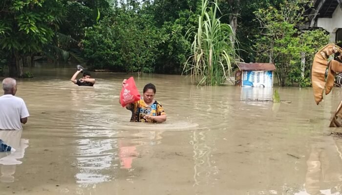 Puluhan Rumah di Gresik Terendam Banjir Hingga 1,5 Meter, Warga Dievakuasi BPBD