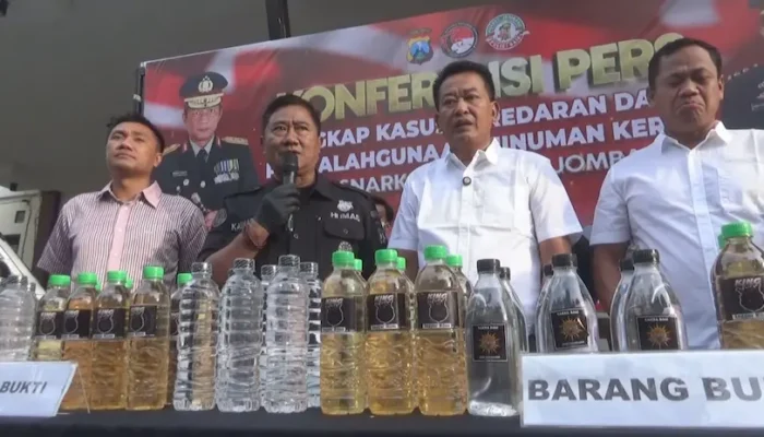 Polisi Gagalkan Peredaran 1.300 Botol Arak Bali di Jombang, Tiga Pelaku Diciduk