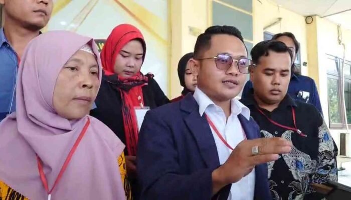 Temukan Luka Mencurigakan, Keluarga Minta Makam Mukhamat Alfan Dibongkar
