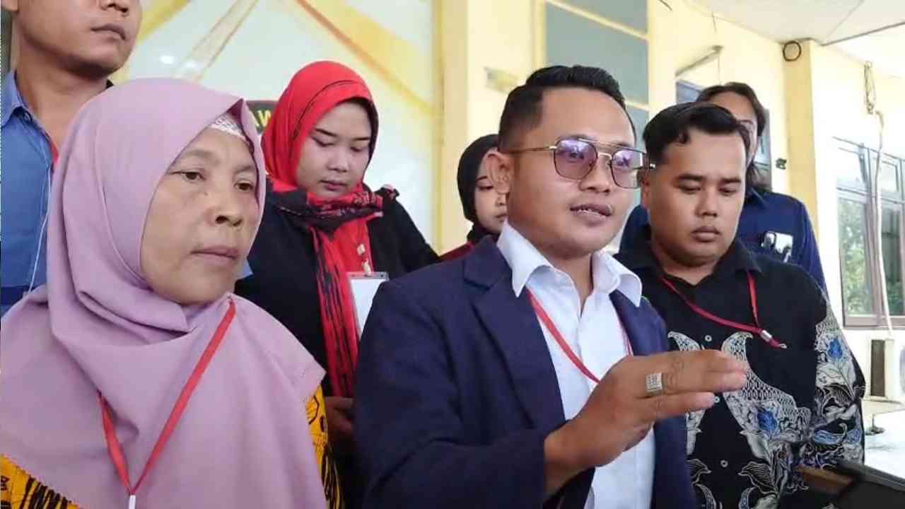 Temukan Luka Mencurigakan, Keluarga Minta Makam Mukhamat Alfan Dibongkar