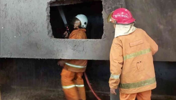 Pabrik Kayu di Mojokerto Terbakar, Mesin Produksi Ludes Dilalap Api