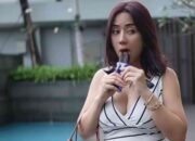 Tante Ernie, makan es krim, netizen gagal fokus, video viral Tante Ernie